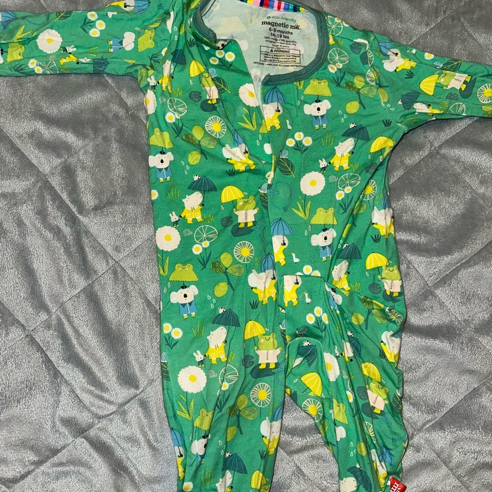 Spring Showers Magnetic Me sleeper